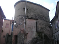 Una torre del castello di Serra