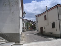 Una strada di Rocca San Felice