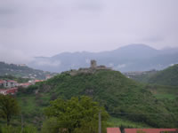 Rocca San Felice vista da lontano