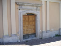 Il portale in pietra della Chiesa del Purgatorio