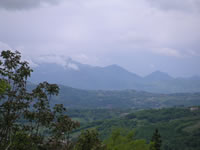 Il panorama che si vede da Sant'Angelo dei Lombardi. Purtroppo, la fotografia è stata scattata in un giorno piovoso.