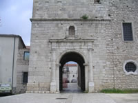 L'arco che insiste sotto il campanile della Cattedrale di Sant'Angelo dei Lombardi