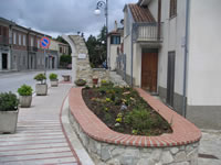 La statua dedicata nel 1998 a San Rocco