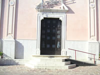 Il portale in pietra della chiesa Parrocchiale di S. Michele Arcangelo