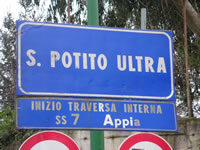 Il cartello stradale che ci accoglie a San Potito Ultra