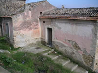 Costruzione in rovina nel centro storico di S. Arcangelo Trimonte