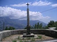 Una croce all'ingresso di Senerchia