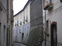 Il Convento delle Clarisse che forma tutto un blocco con la Chiesa di Santa Maria della Sanità