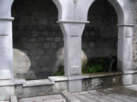 La bella fontana nei pressi della piazza centrale di San Nicola Baronia