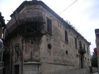 Il diroccato Palazzo Murena, acquisito dal Comune
