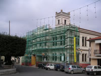 Il palazzo Michele Aufiero, oggi sede della locale scuola elementare