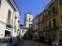 La chiesa dell'Annunziata vista da lontano. Spiccano il campanile e l'Oratorio del SS Rosario