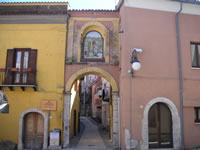 L'Arco di San Nicola, una delle antiche porte del borgo medioevale