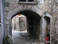 Arco nel borgo medievale