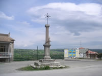 Croce su una colonnina. Si trova nei pressi della chiesa di S. Antonio