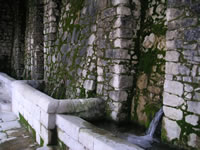 Particolare del livello interno della fontana monumentale di Torella dei Lombardi