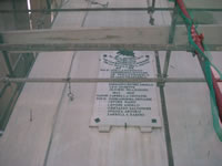 La lapide dedicata ai Caduti, che si trova sulla parete esterna della chiesa di San Michele Arcangelo