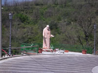 La statua di Padre Pio