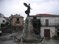 Il monumento ai Caduti di Vallata