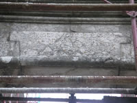 La lapide che insiste sul portale del Santuario di San Michele Arcangelo