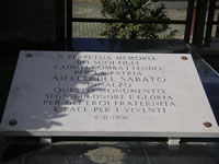 La lapide dedicatia ai Caduti di Aiello del Sabato
