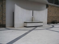 Una fontana moderna