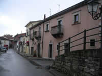 Una strada di Vallata