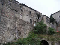 I ruderi del palazzo Netta a Vallata