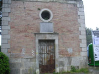Una chiesetta fuori del centro storico di  Zungoli